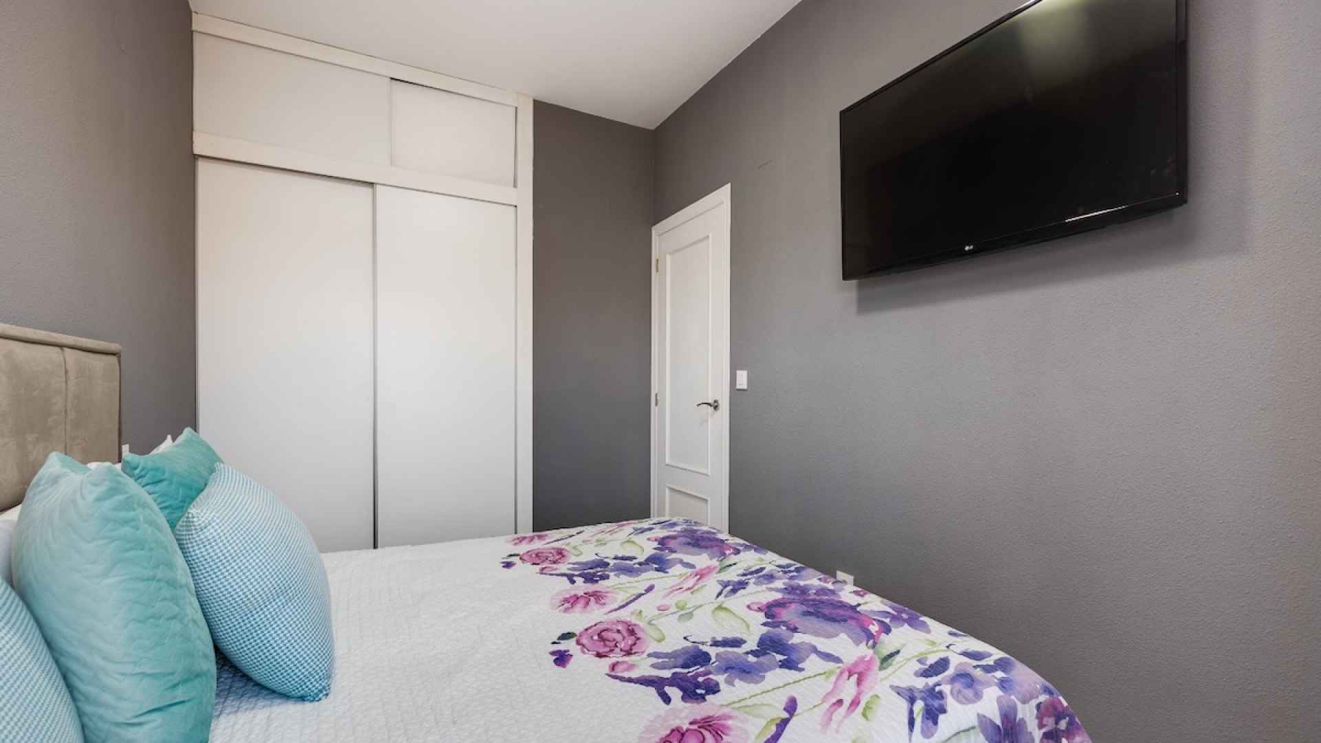 49255_beautiful_two_bedroom_townhouse_with_pool_views_091225103043_photo_2025_12_02_11_40_51