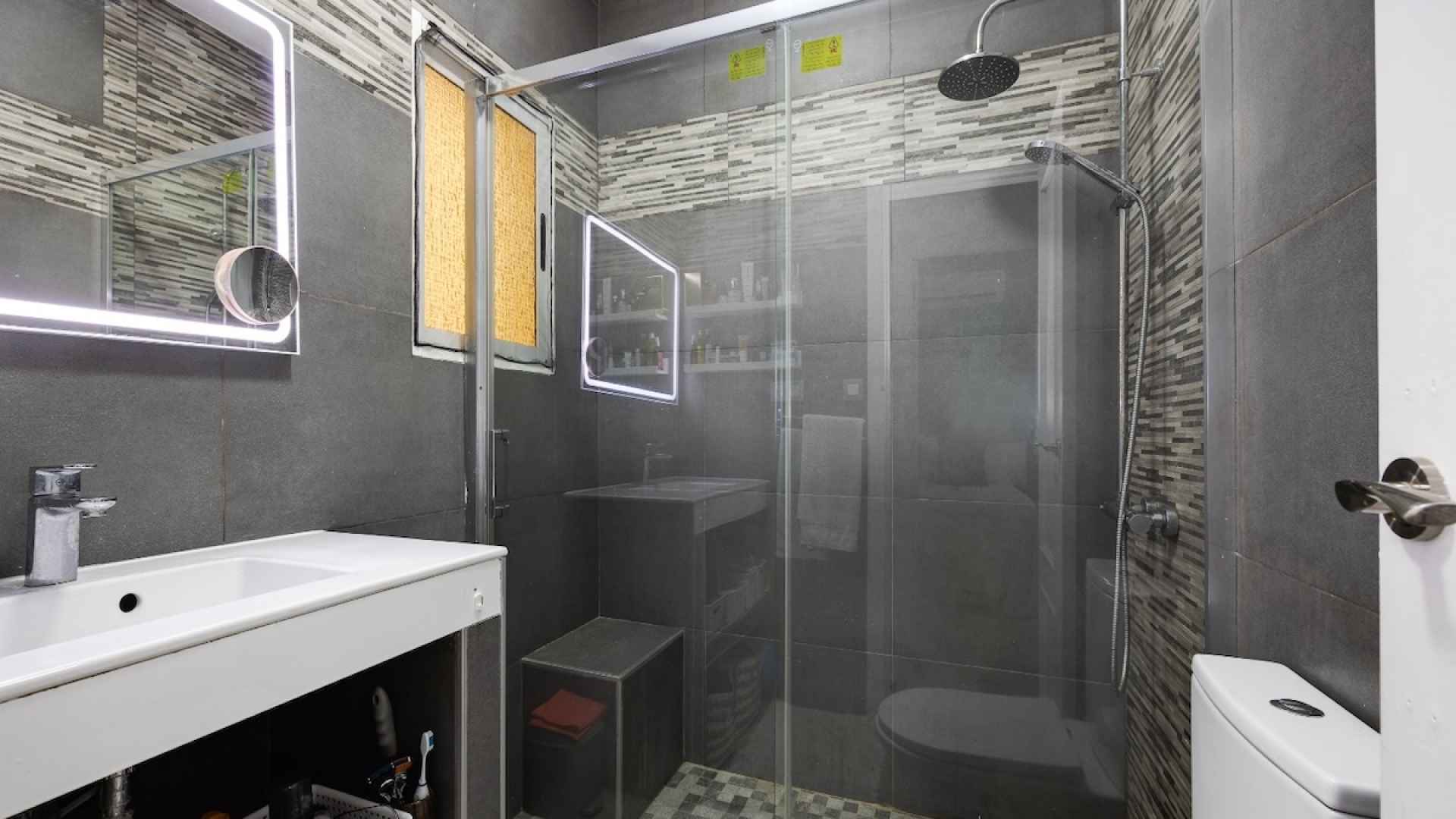 49255_beautiful_two_bedroom_townhouse_with_pool_views_091225103043_photo_2025_12_02_11_40_54