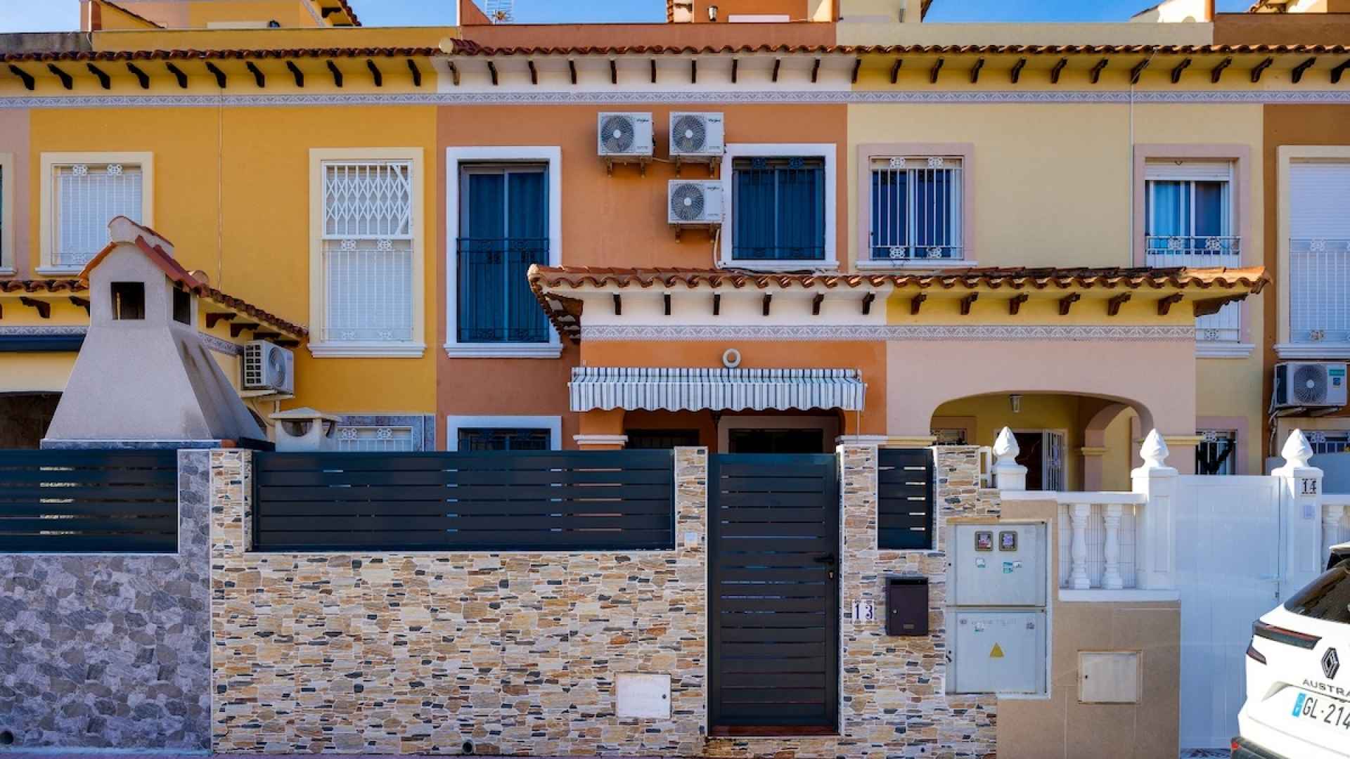 49255_beautiful_two_bedroom_townhouse_with_pool_views_091225103044_photo_2025_12_02_11_41_02