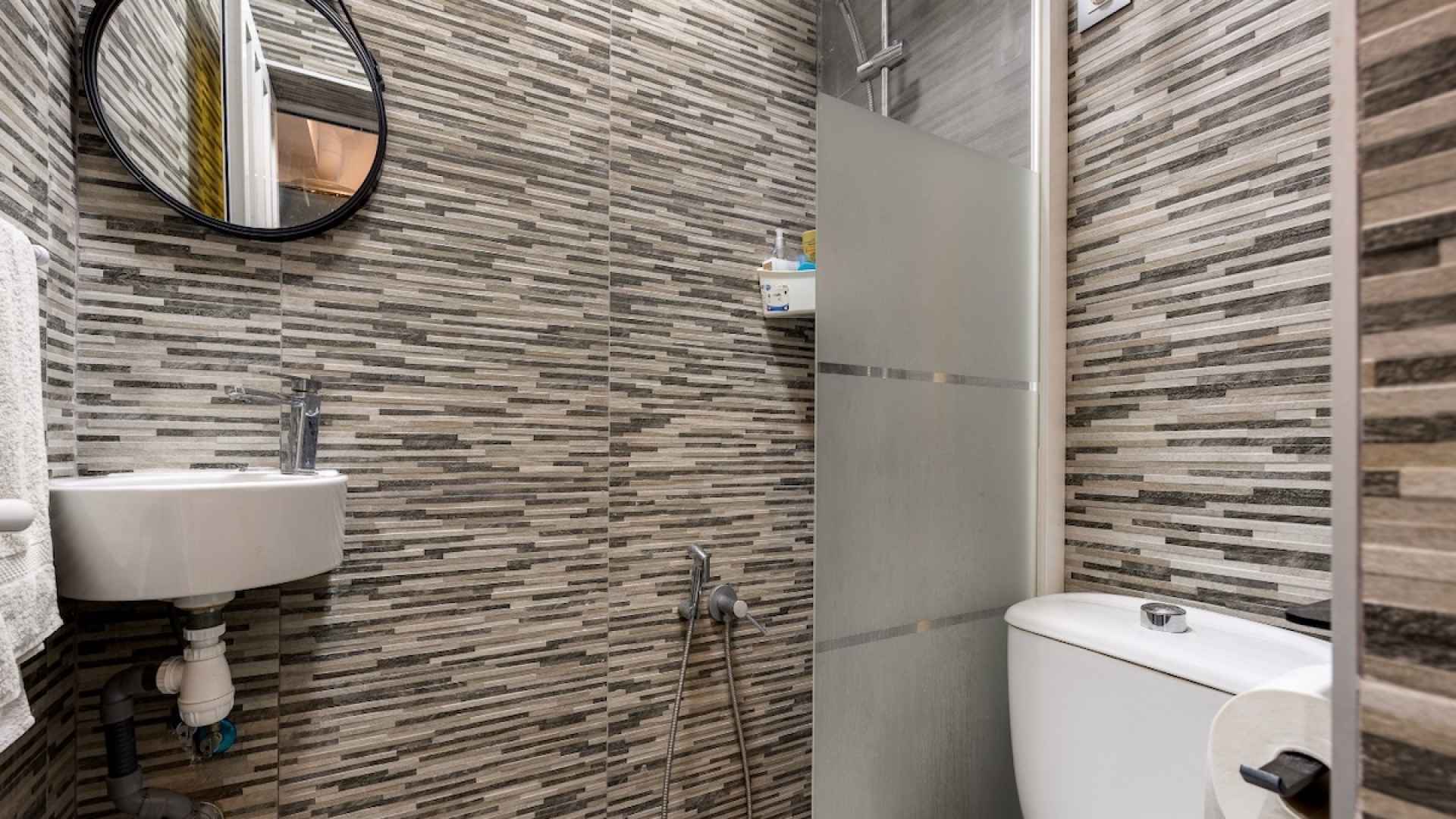 49255_beautiful_two_bedroom_townhouse_with_pool_views_091225151542_photo_2025_12_02_11_40_56