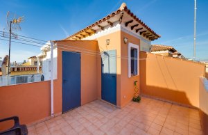 49255_beautiful_two_bedroom_townhouse_with_pool_views_091225103042_photo_2025_12_02_11_41_07