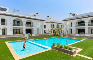 200-4572, Two Bedroom, Top Floor Apartment In Dona Pepa.