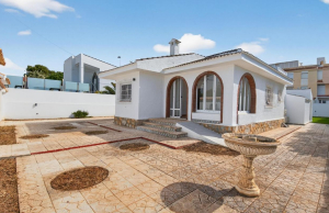 200-4679, Three Bedroom Detached Villa In Los Frutales, Torrevieja,