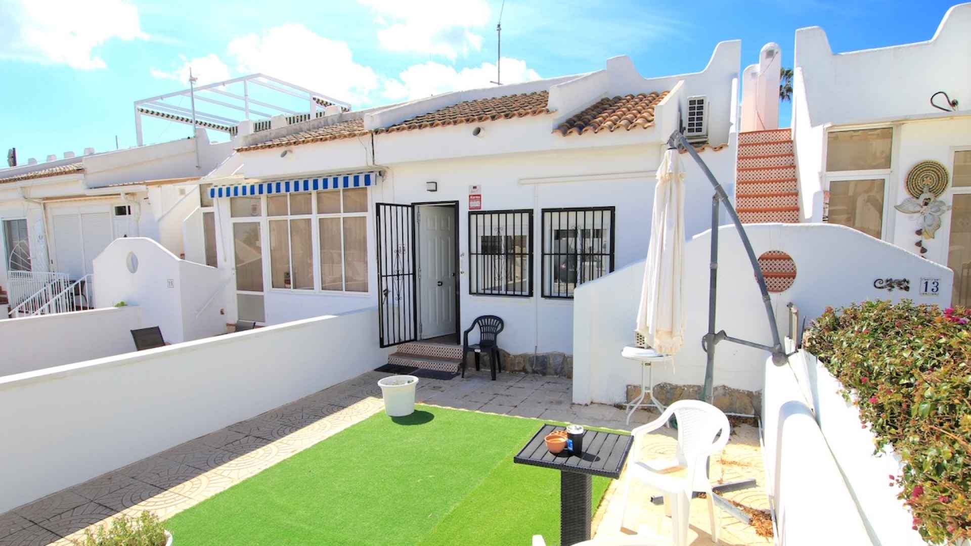 49412_delightful_two_bedroom_bungalow_boasting_salt_lake_and_sea_views_090326133532_img_3362