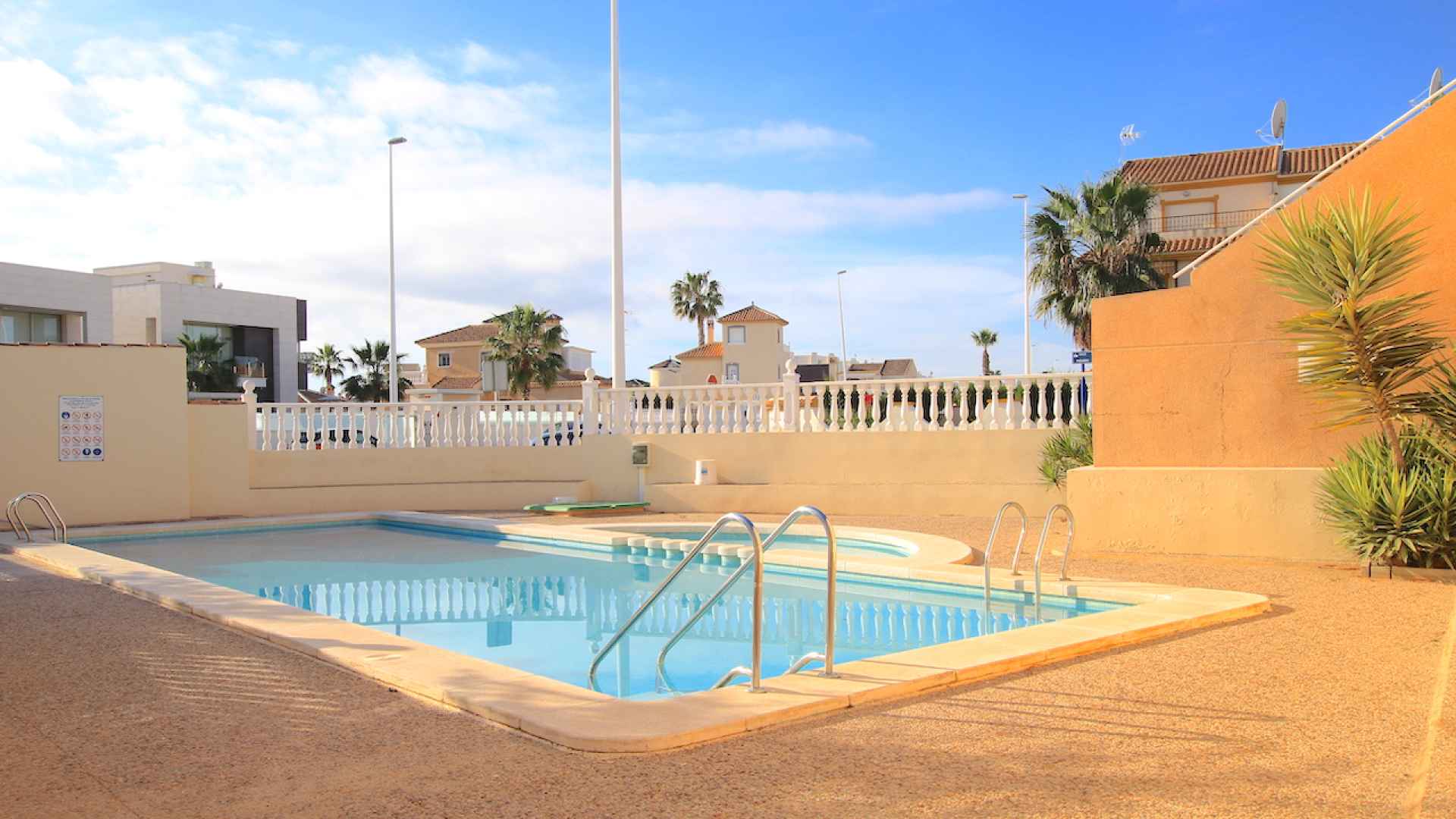 49449_wonderful_three_bedroom_duplex_apartment_with_sea_views_240326154157_1