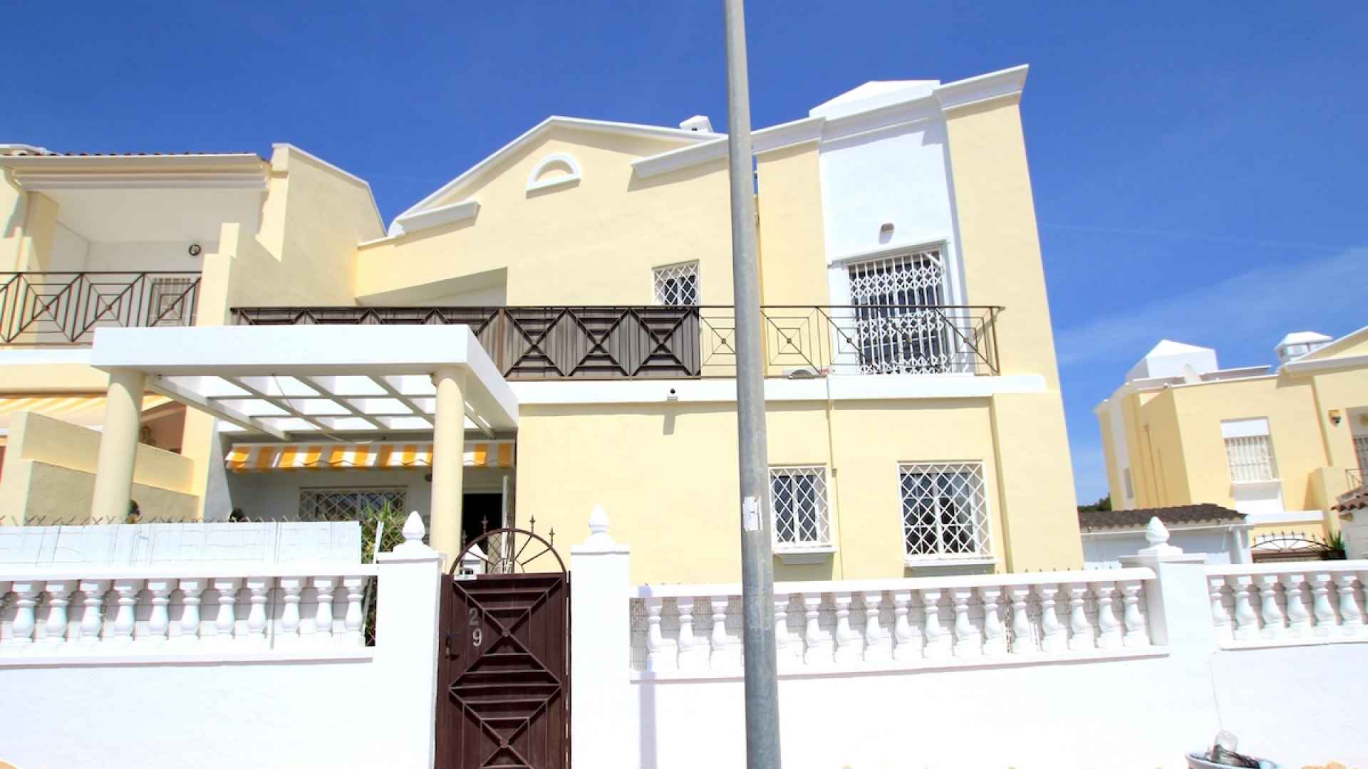 49508_stylish_3_bedroom_end_townhouse_in_a_sought_after_location_270426123920_img_5451