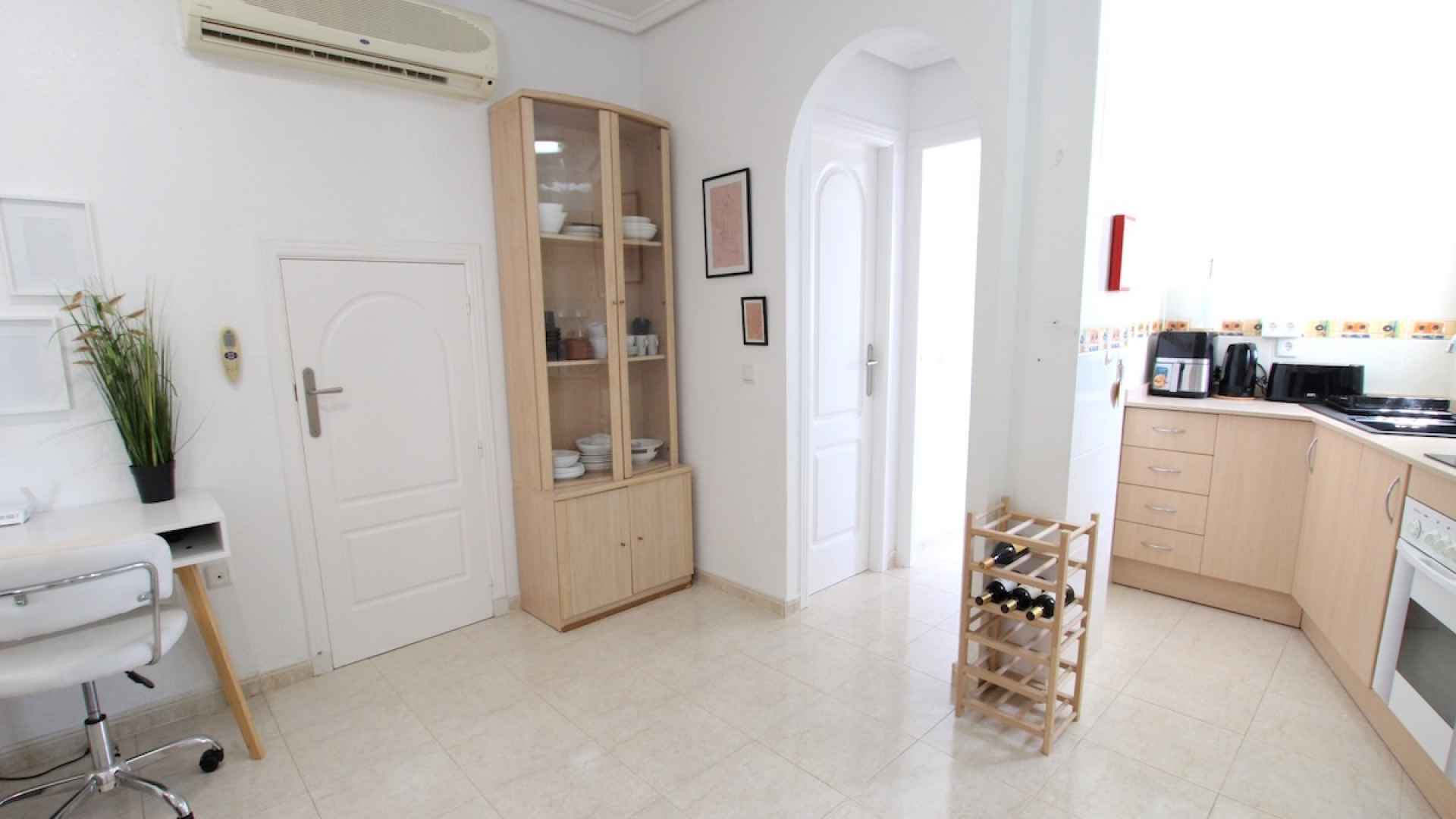 49508_stylish_3_bedroom_end_townhouse_in_a_sought_after_location_270426123920_img_5479