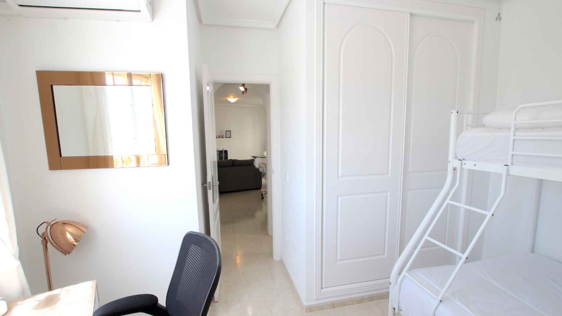 49508_stylish_3_bedroom_end_townhouse_in_a_sought_after_location_270426123920_img_5495