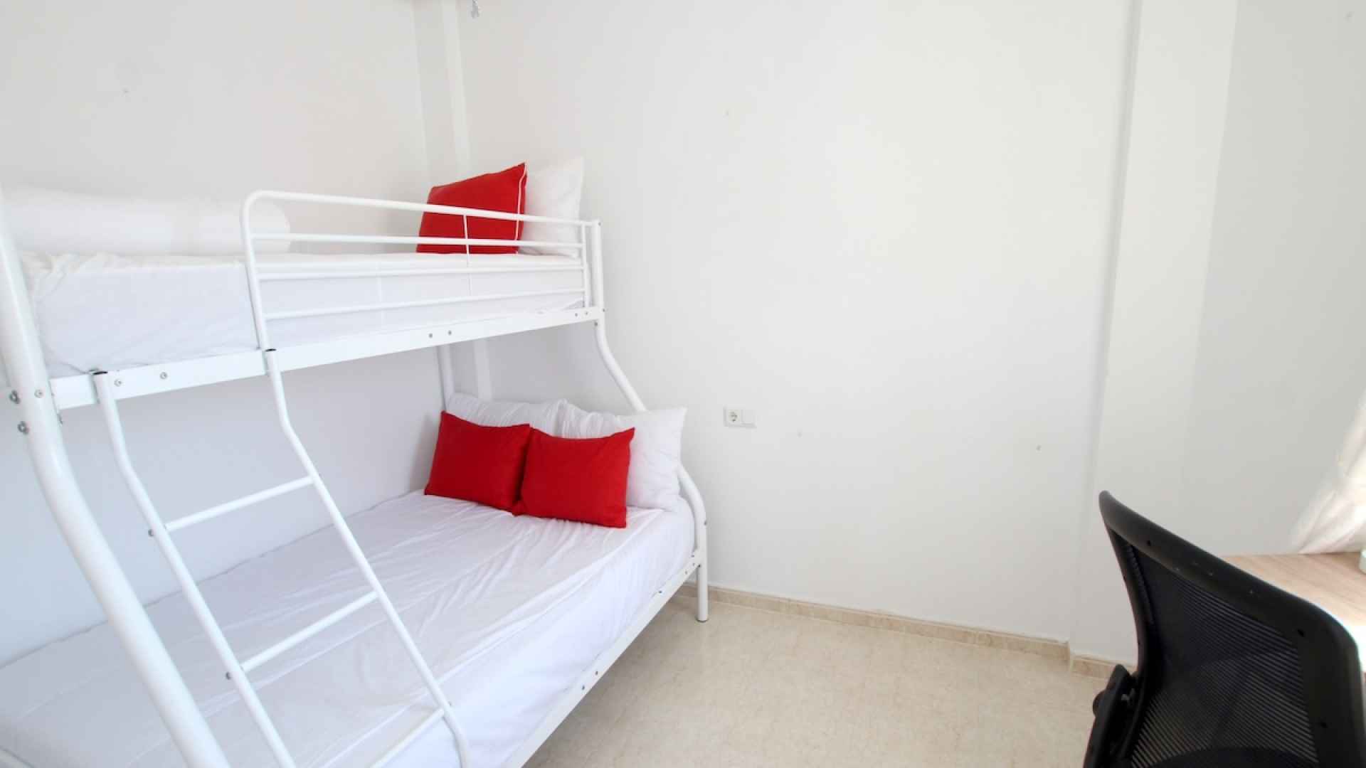49508_stylish_3_bedroom_end_townhouse_in_a_sought_after_location_270426123921_img_5491