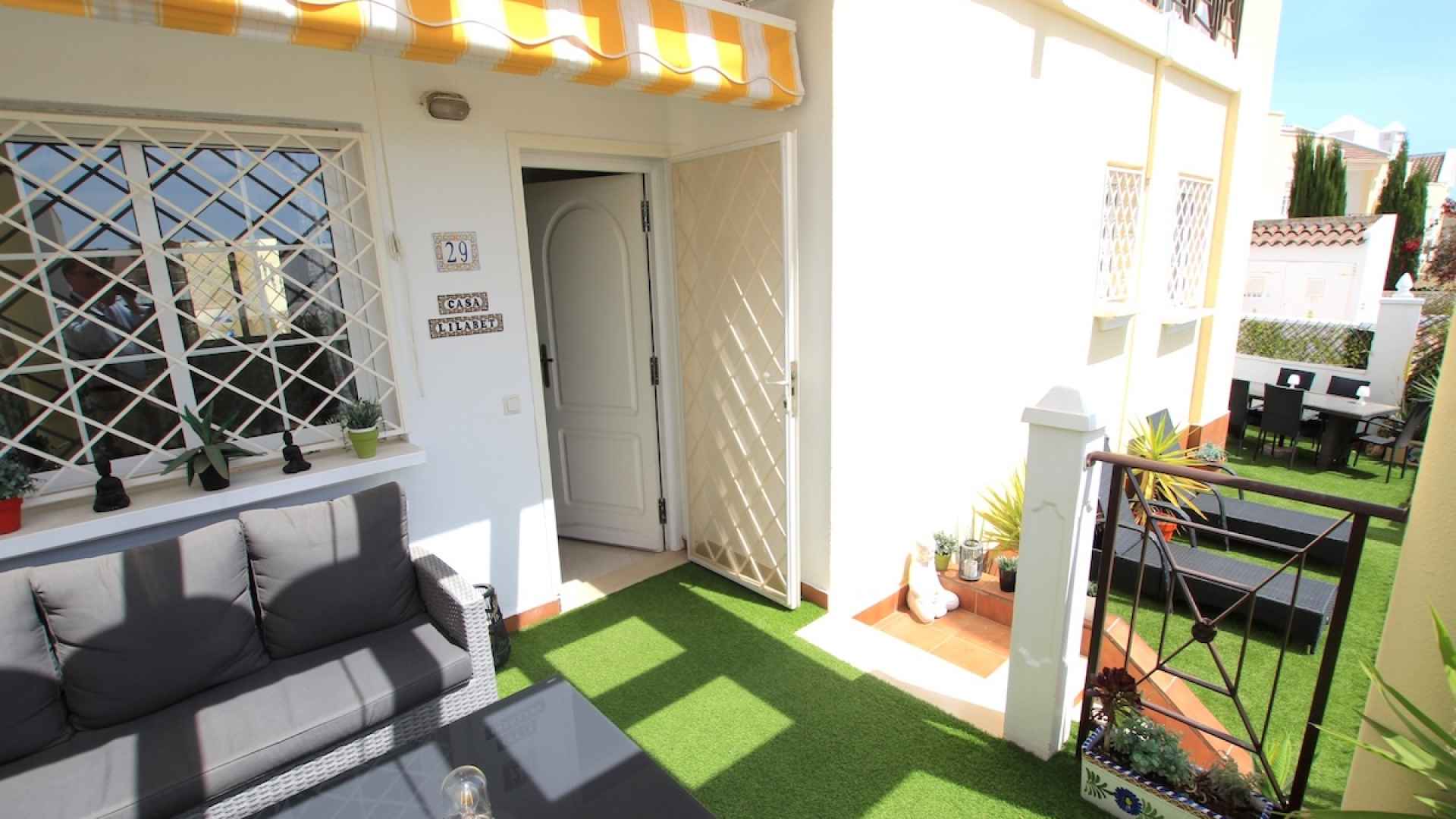 49508_stylish_3_bedroom_end_townhouse_in_a_sought_after_location_270426123922_img_5468