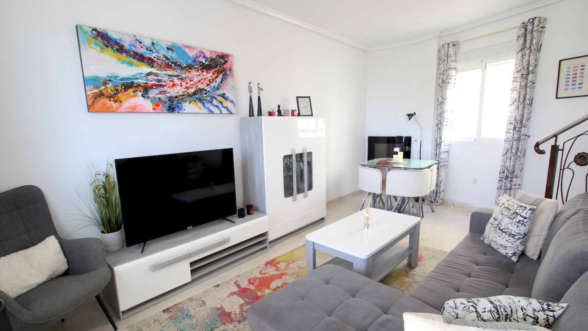 49508_stylish_3_bedroom_end_townhouse_in_a_sought_after_location_270426123922_img_5473