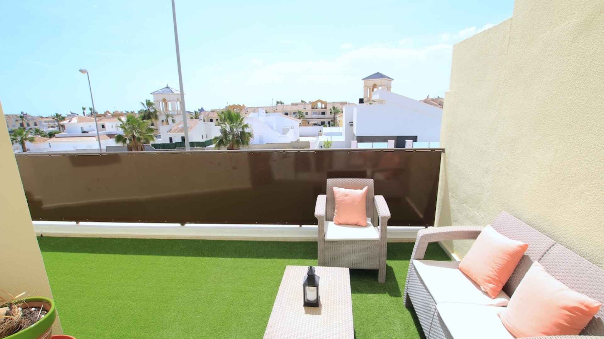 49508_stylish_3_bedroom_end_townhouse_in_a_sought_after_location_270426123922_img_5521