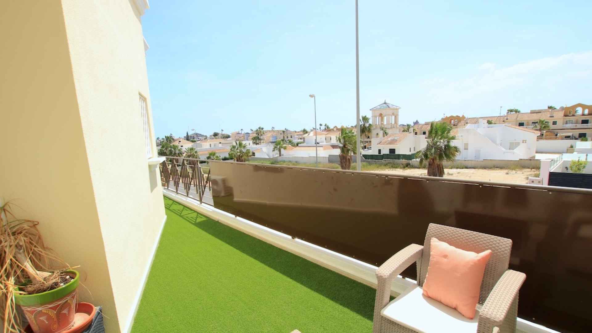 49508_stylish_3_bedroom_end_townhouse_in_a_sought_after_location_270426123922_img_5524
