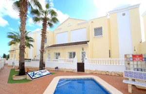 49508_stylish_3_bedroom_end_townhouse_in_a_sought_after_location_270426123906_2