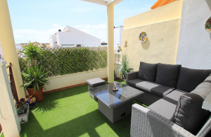49508_stylish_3_bedroom_end_townhouse_in_a_sought_after_location_270426123921_img_5470