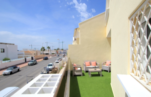 49508_stylish_3_bedroom_end_townhouse_in_a_sought_after_location_270426123921_img_5528