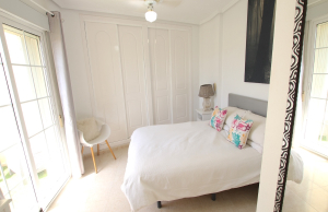 49508_stylish_3_bedroom_end_townhouse_in_a_sought_after_location_270426123922_img_5514
