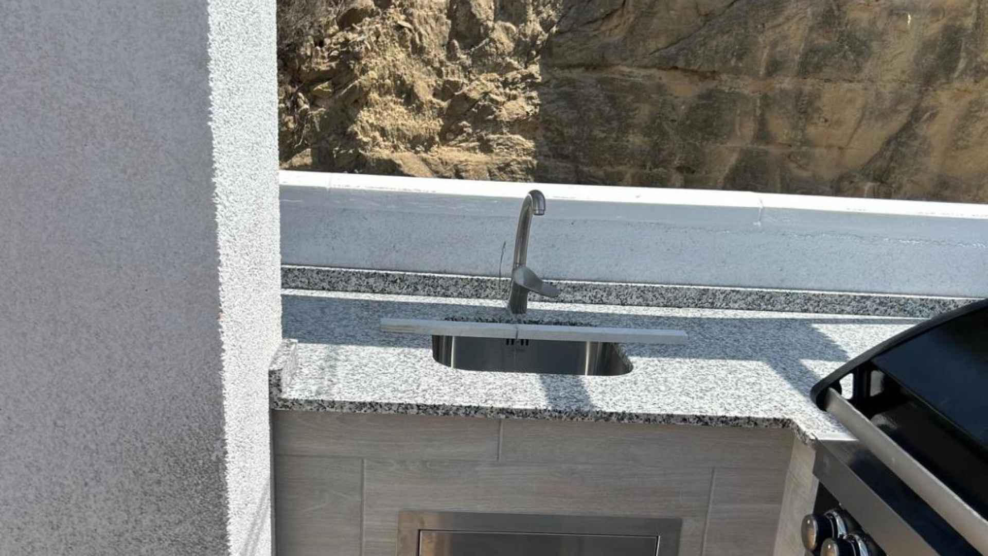 outside_sink