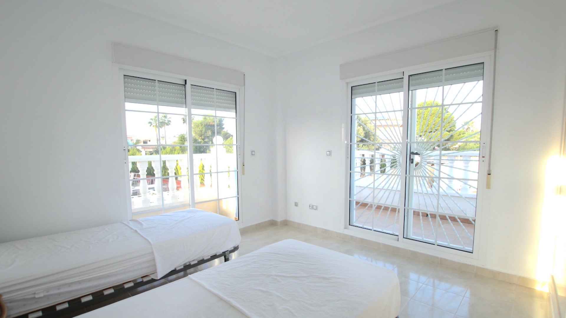 47910_fabulous_4_bedroom_villa_with_pool_central_quesada_131222115510_img_1952