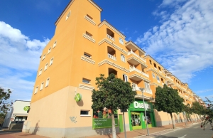 200-2395, Three Bedroom, First Floor Apartment In Formentera Del Segura.