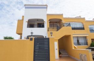 200-2589, Three Bedroom Top Floor Apartment In La Herrada, Los Montesinos.