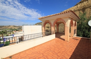 48100_charming_3_bedroom_detached_villa_with_golf_course_views_310523142108_img_3974
