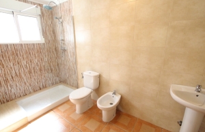 48100_charming_3_bedroom_detached_villa_with_golf_course_views_310523142108_img_4020