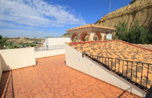48100_charming_3_bedroom_detached_villa_with_golf_course_views_310523142112_img_3972
