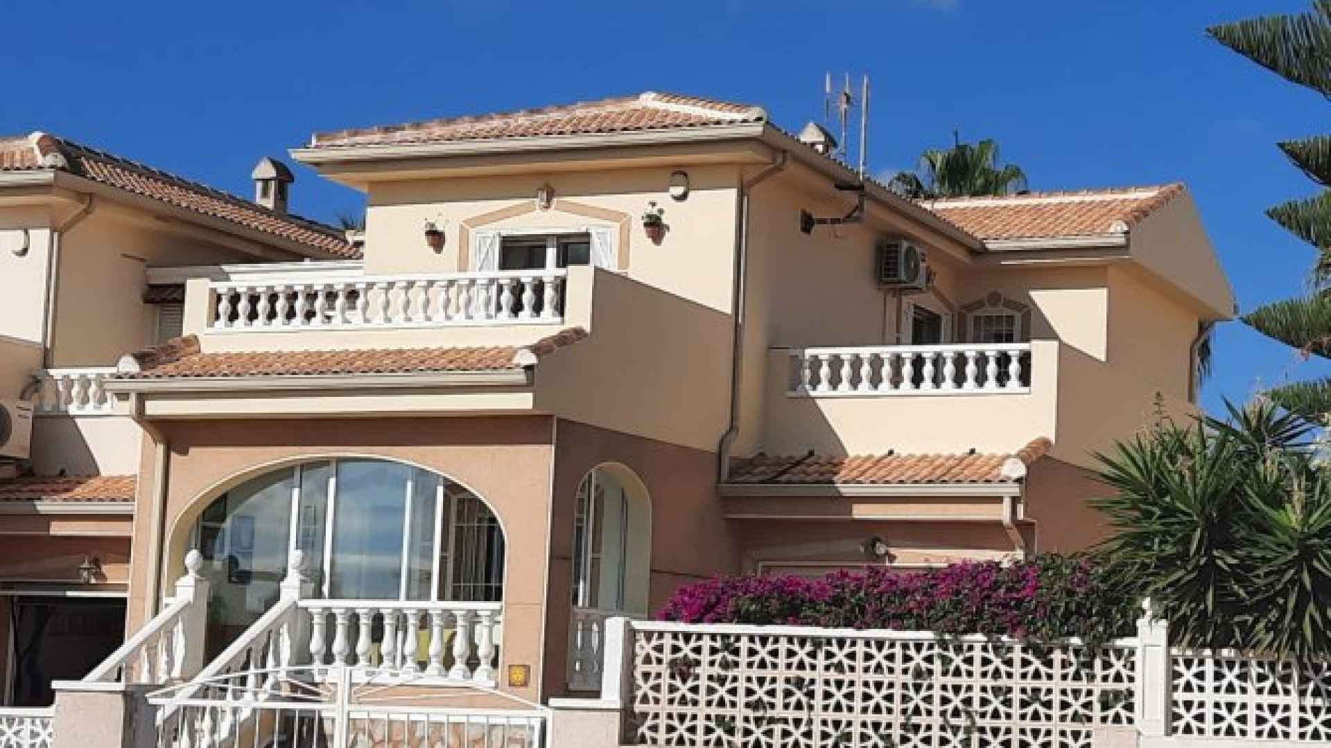 medium_14629_lovely_townhouse_on_gated_community_with_sea_views_from_two_private_balconies_270923100816_sr1337_hardie_client_photo_4