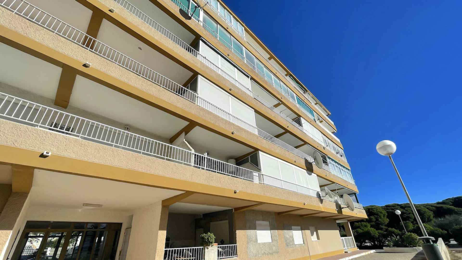 48297_fabulously_renovated_coastal_apartment_walking_distance_to_the_beach_241123113011_img_8467
