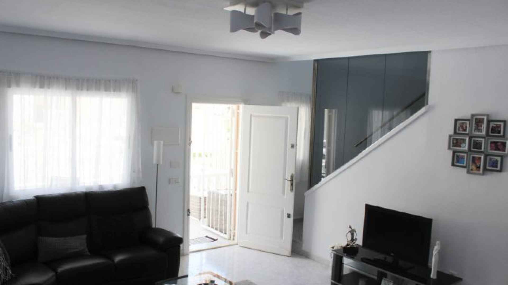 medium_15697_lovely_semi_detached_townhouse_with_pool_views_on_gated_community_270524090948_sr1371_taylor_(39)