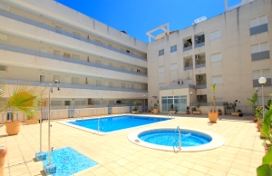48447_spacious_2_bedroom_ground_floor_apartment_with_pool_views_090524155040_img_9206