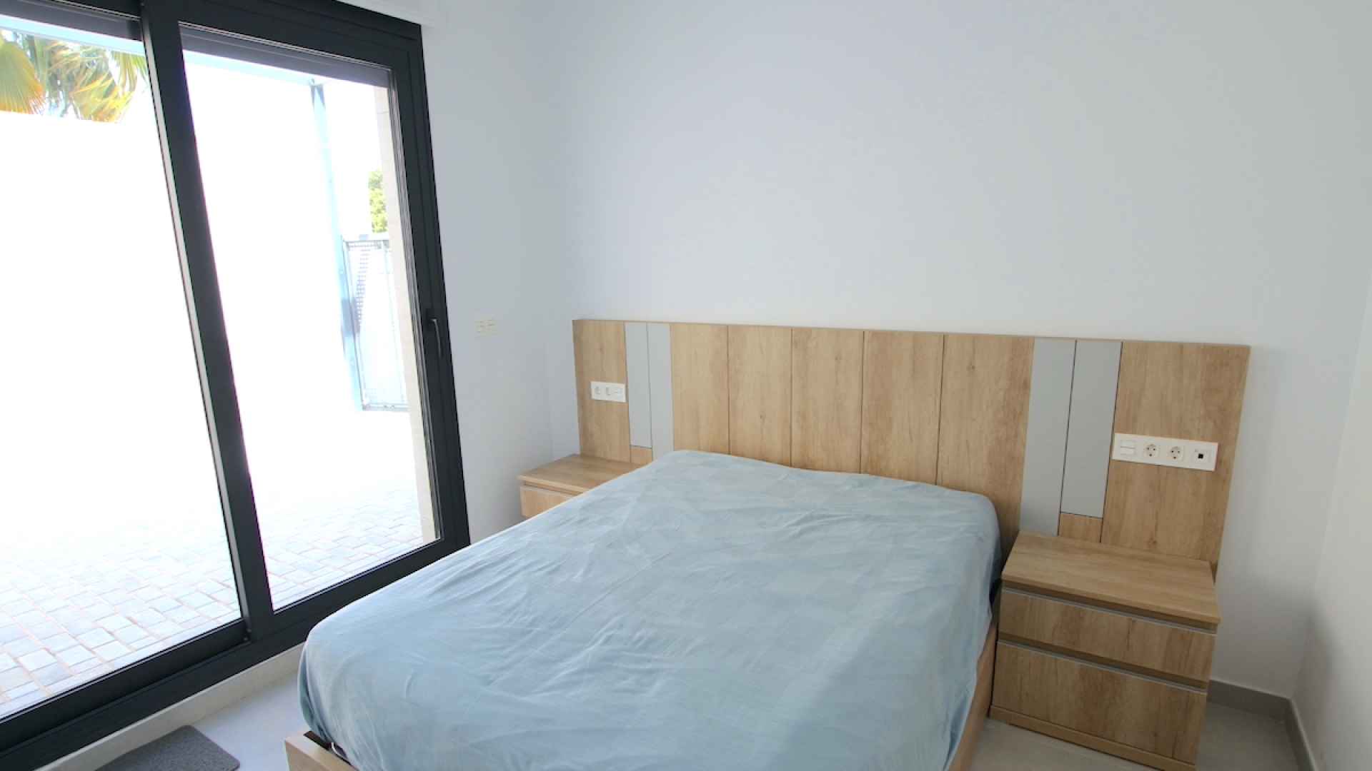 48518_stylish_and_contemporary_294sqm_villa_with_great_outdoor_space_090824073629_img_1924