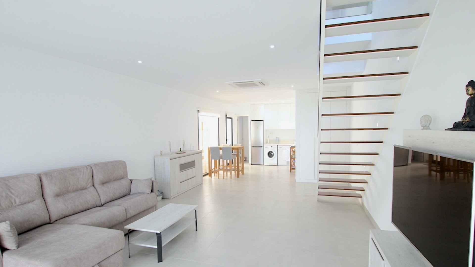 48518_stylish_and_contemporary_294sqm_villa_with_great_outdoor_space_090824073629_img_2005