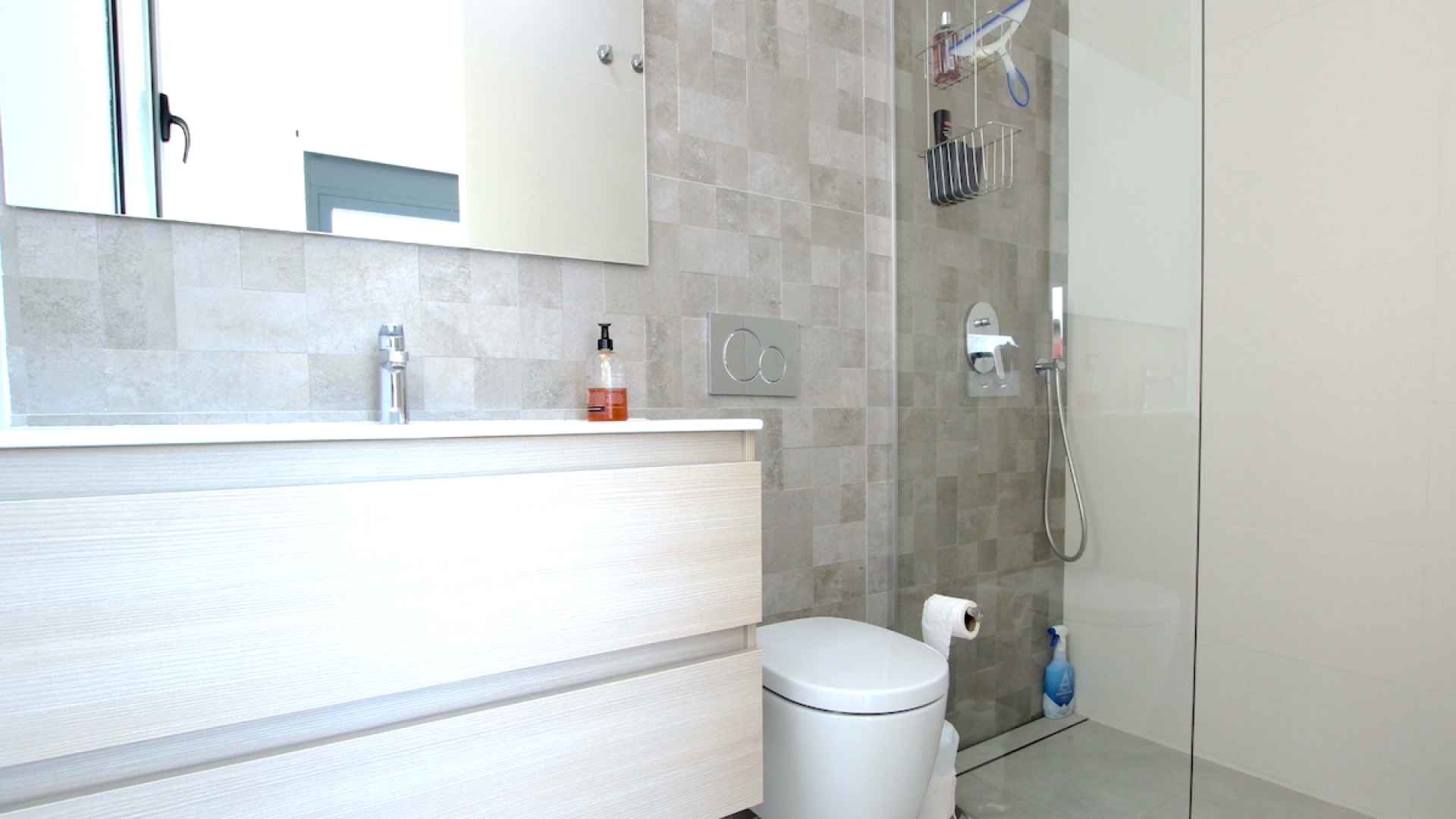 48518_stylish_and_contemporary_294sqm_villa_with_great_outdoor_space_090824073631_img_1944