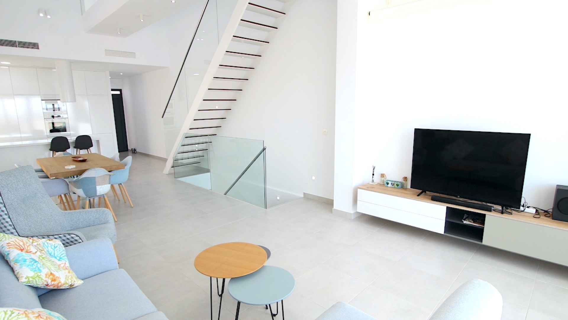 48518_stylish_and_contemporary_294sqm_villa_with_great_outdoor_space_090824073632_img_1917