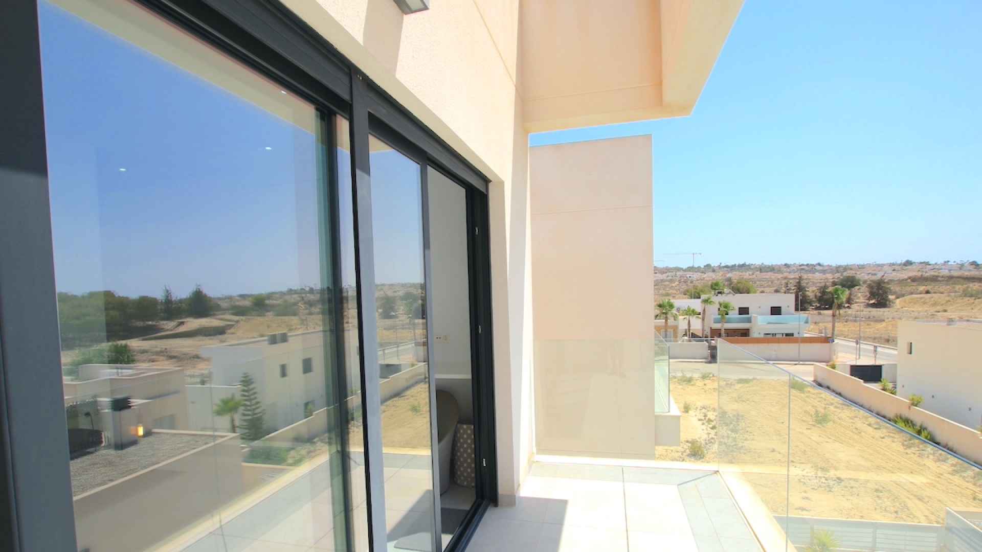 48518_stylish_and_contemporary_294sqm_villa_with_great_outdoor_space_090824073633_img_1953