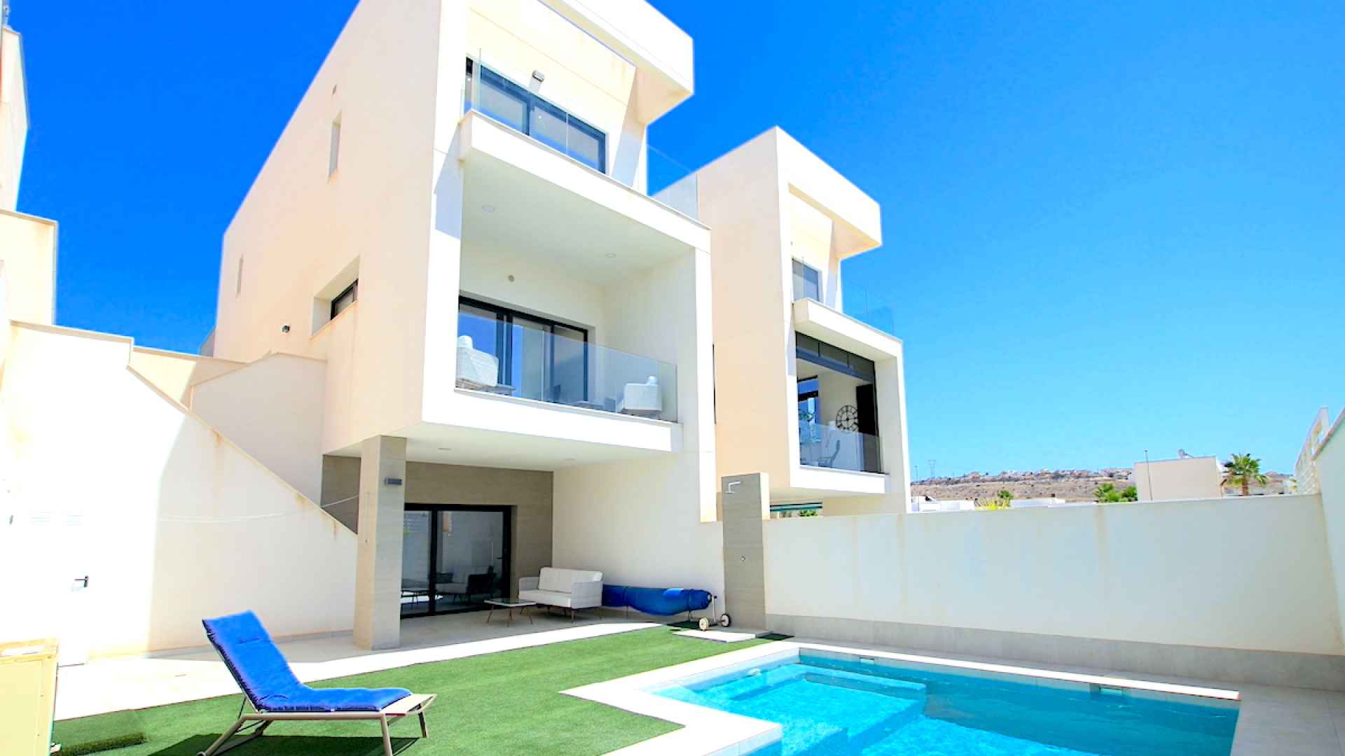 48518_stylish_and_contemporary_294sqm_villa_with_great_outdoor_space_090824073633_img_2010