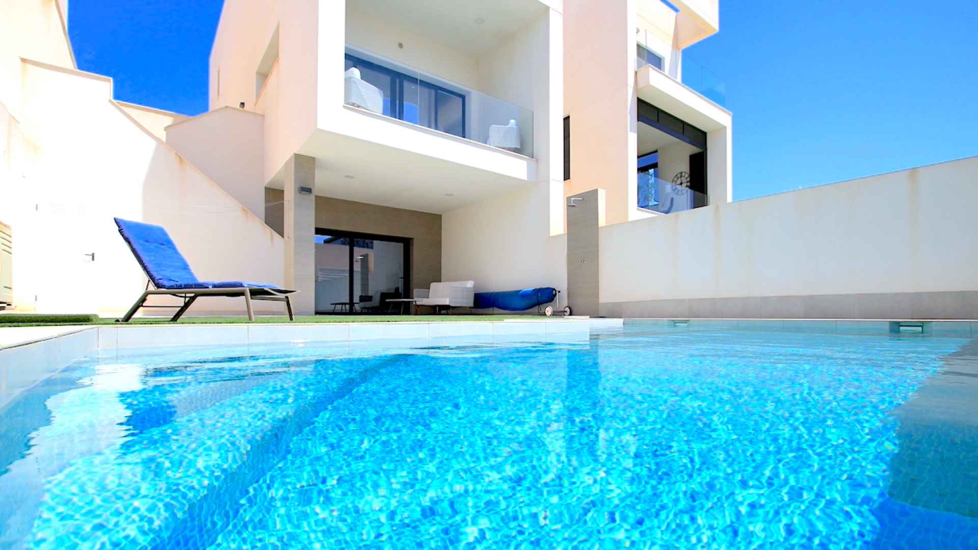 48518_stylish_and_contemporary_294sqm_villa_with_great_outdoor_space_090824073633_img_2018