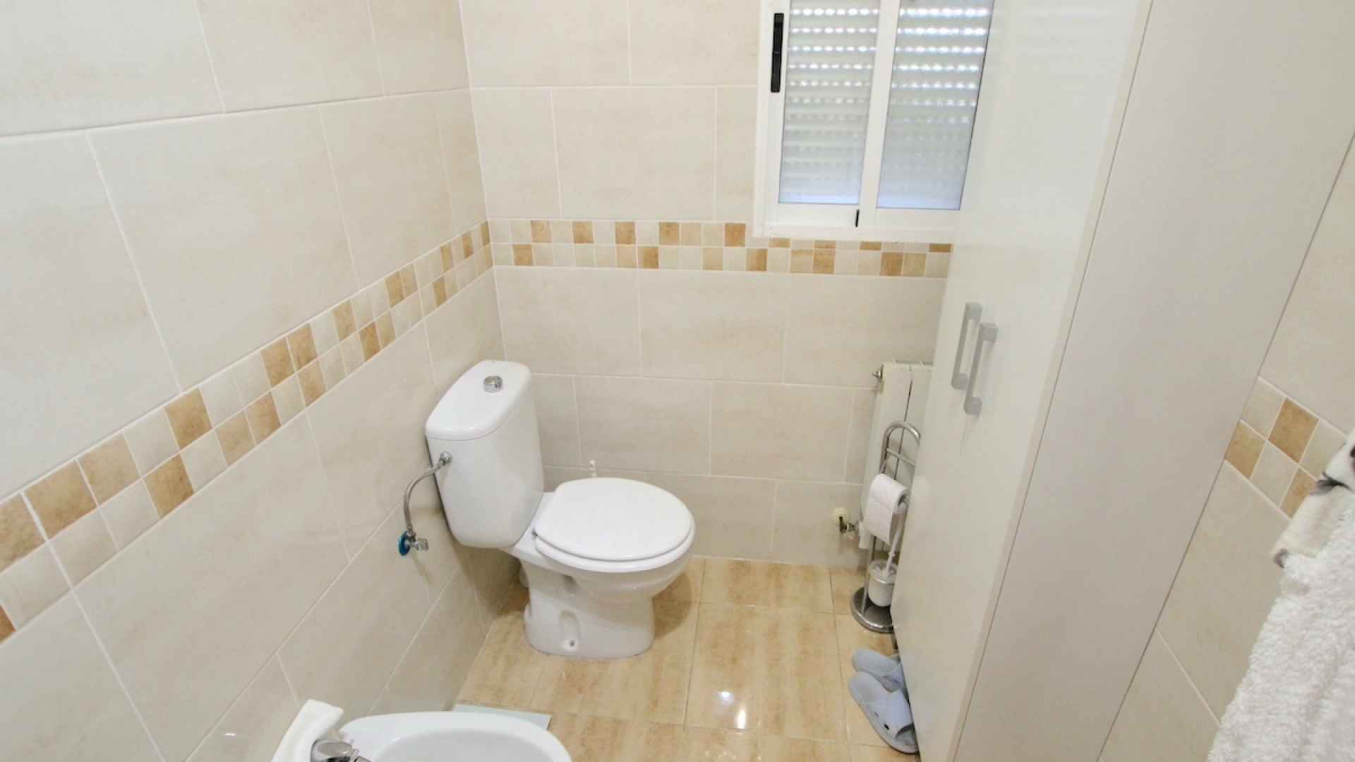 48508_fabulous_3_bedroom_farmhouse_with_many_extras_240724125116_img_1217