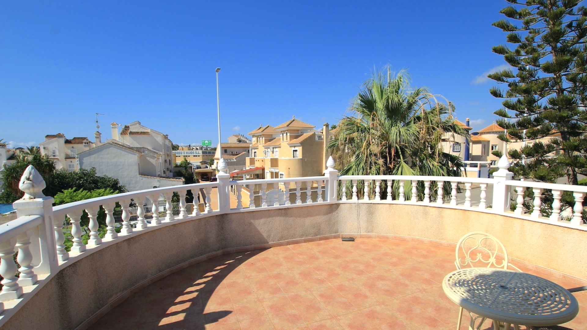48526_spacious_detached_villa_walking_distance_to_the_beach_030924061733_img_2435