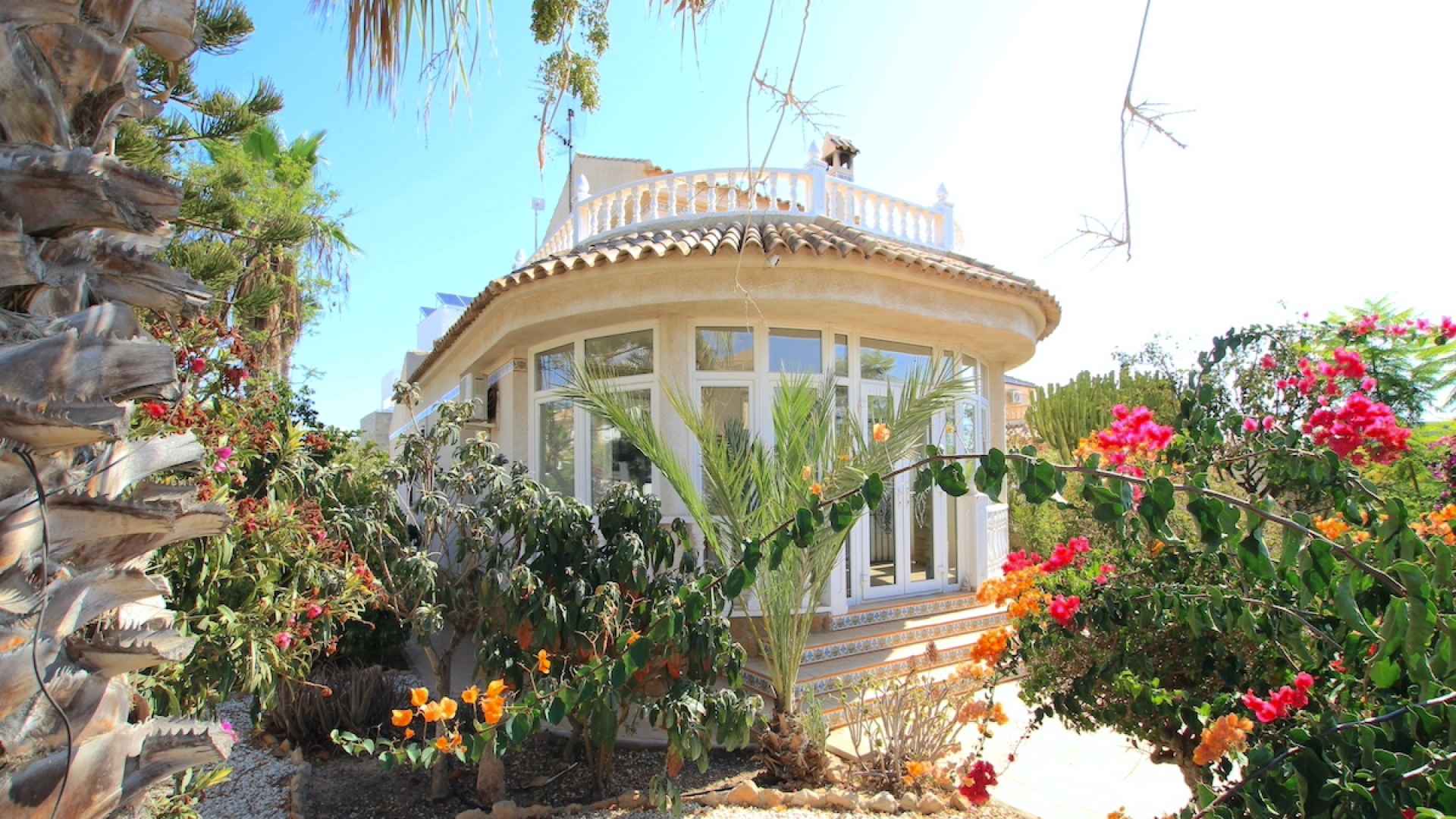 48526_spacious_detached_villa_walking_distance_to_the_beach_030924061735_img_2469