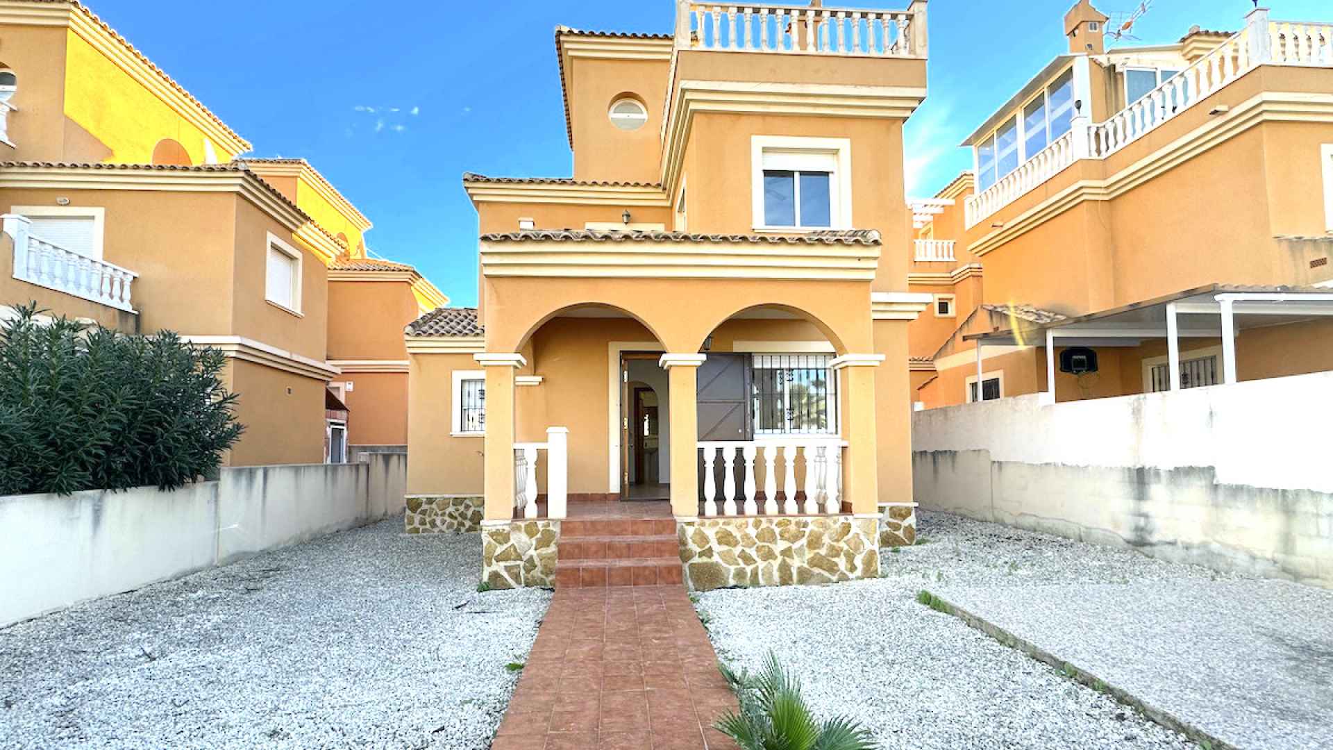 48739_spacious_2_bedroom_villa_with_great_outdoor_space_101224071251_img_7192