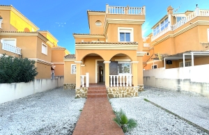 48739_spacious_2_bedroom_villa_with_great_outdoor_space_101224071251_img_7192