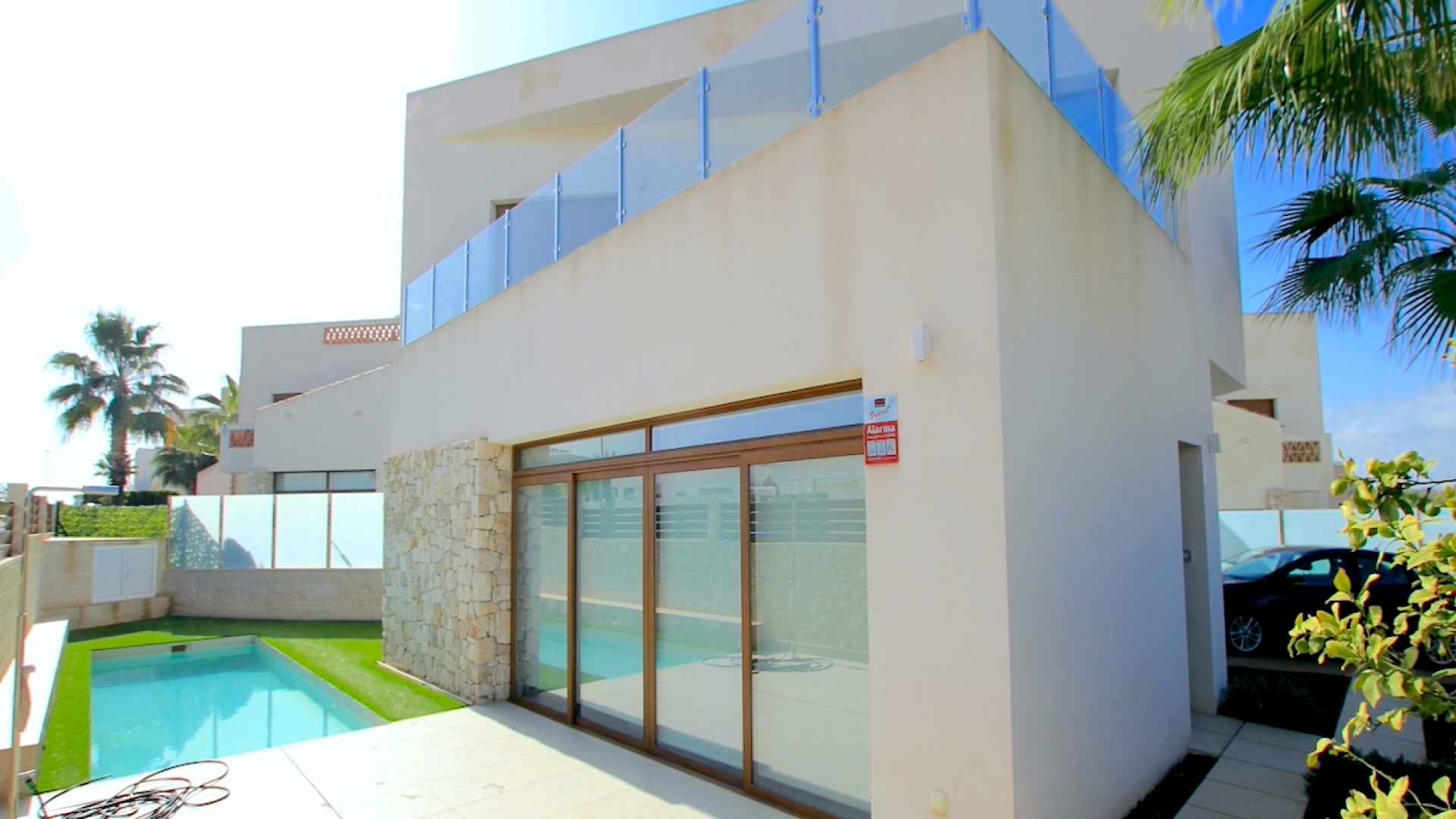 48673_stunning_3_bedroom_villa_with_designer_interior_041124164126_img_6393
