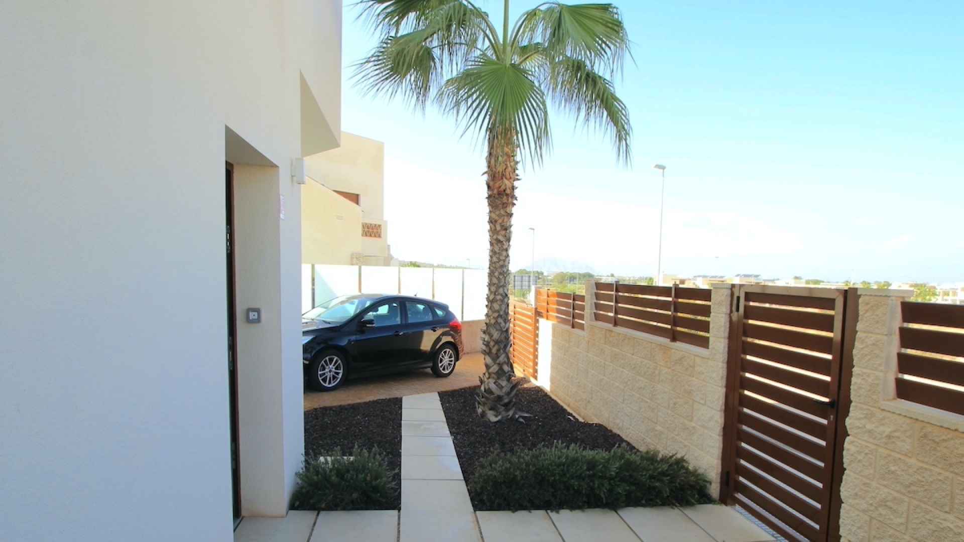 48673_stunning_3_bedroom_villa_with_designer_interior_041124164127_img_6432