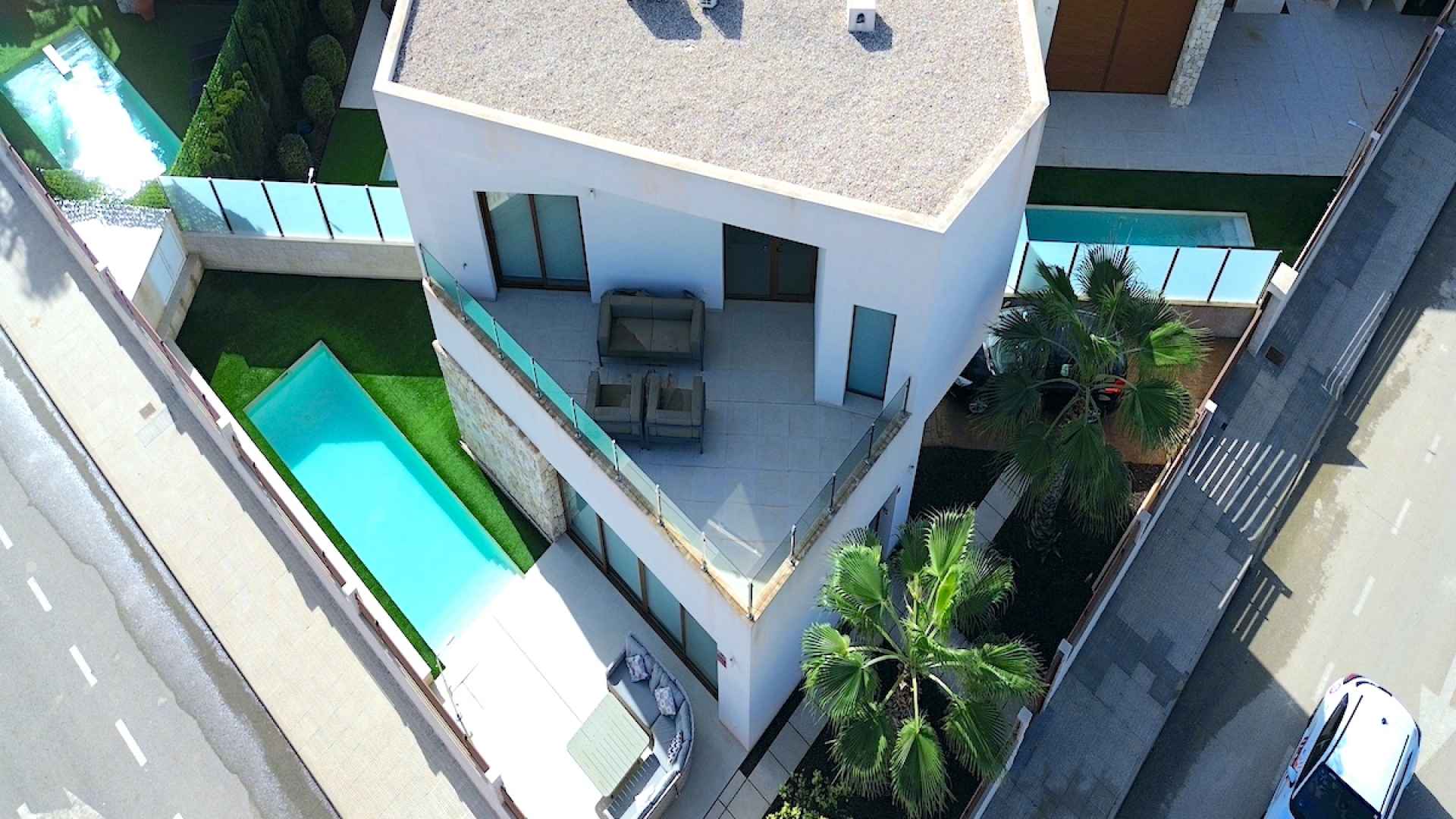 48673_stunning_3_bedroom_villa_with_designer_interior_041124164131_dji_0379