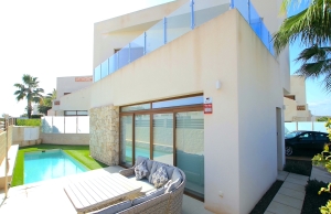 48673_stunning_3_bedroom_villa_with_designer_interior_041124164126_img_6430