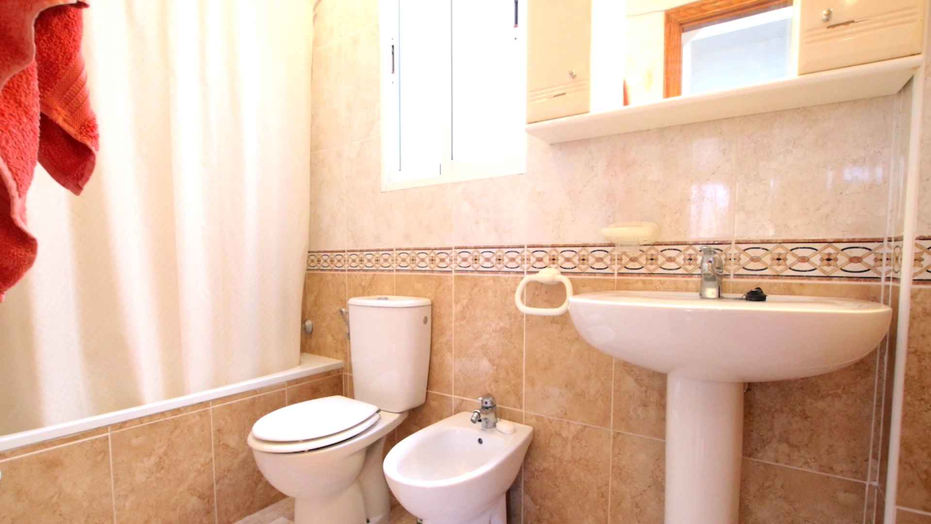 48818_fabulous_3_bed_coastal_townhouse_central_location_070225094605_img_8128