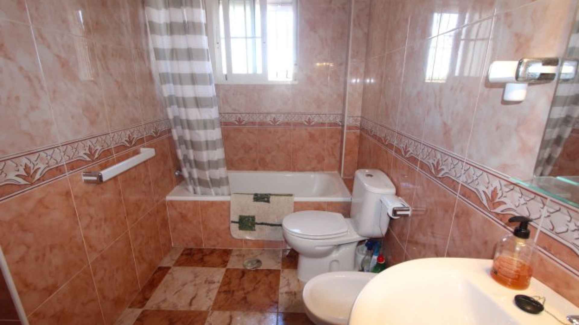 medium_5040_quad_villa_lomas_de_cabo_roig_110325115833_img_2301